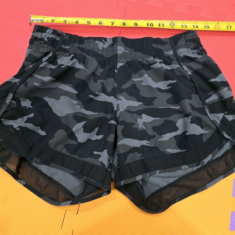 Athleta Printed Mesh Racer Run Short 4" - Grey Camo - Women's Small S‎ - EUC